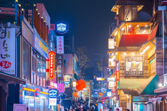 street scene at Itaewon