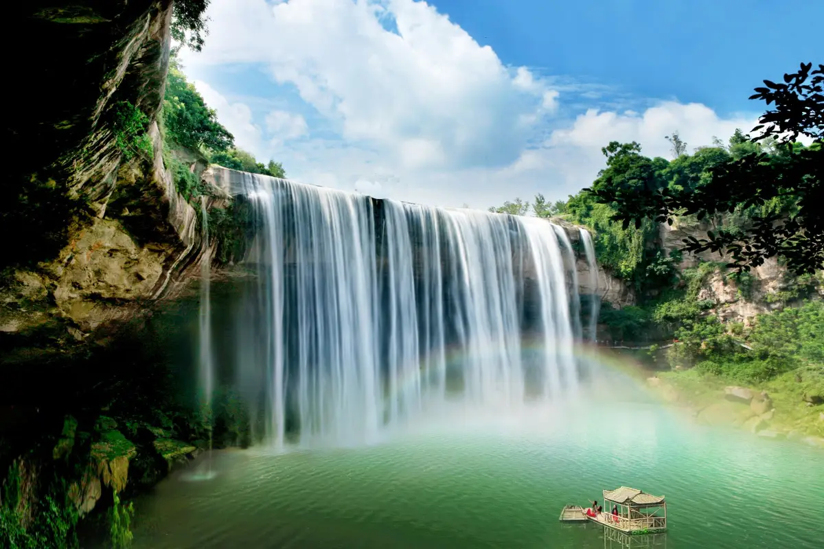 น้ำตกว่านโจว (Wanzhou Waterfall)