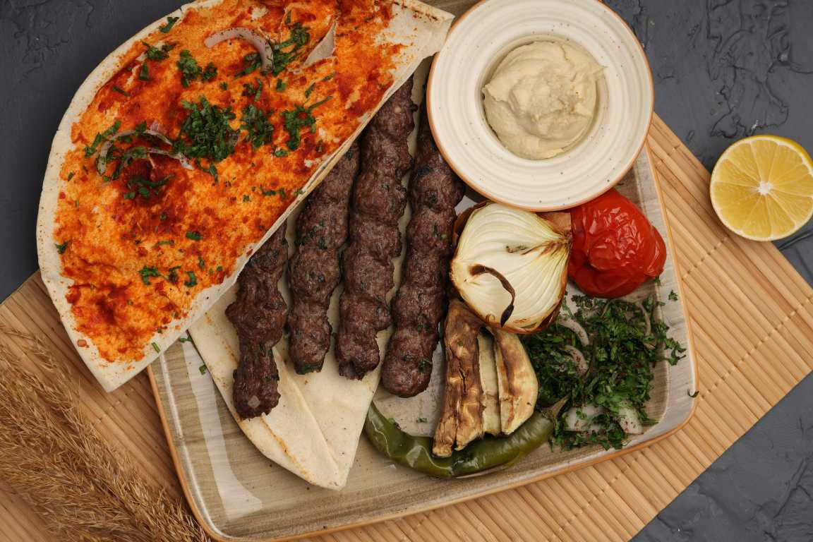 دليل مطاعم حلال في موسكو: أفضل خيارات الأكل العربي والشرقي للمسافر السعودي | Trip.com