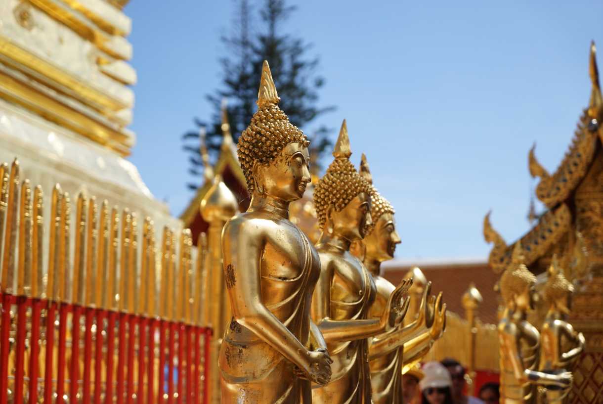 ศาลและพระพุทธรูปตามมุมต่าง ๆ ของวัด - วัดพระธาตุดอยสุเทพ