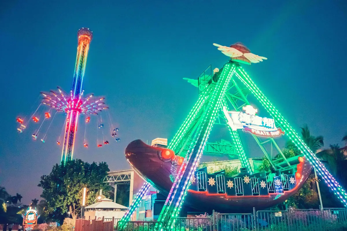 三亞海昌夢幻海洋不夜城波斯灣海盜船