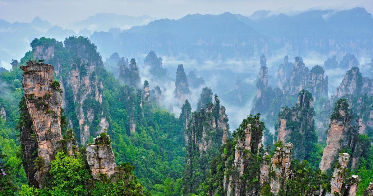ไม่ควรไปจีนช่วงไหน 2569? เช็กวันหยุด อากาศ และช่วงที่ควรเลี่ยง | Trip.com