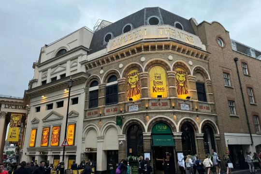 โรงละครเวสต์เอนด์ (West End) ลอนดอน คู่มือดูละครเวทีระดับโลก 2569 | Trip.com