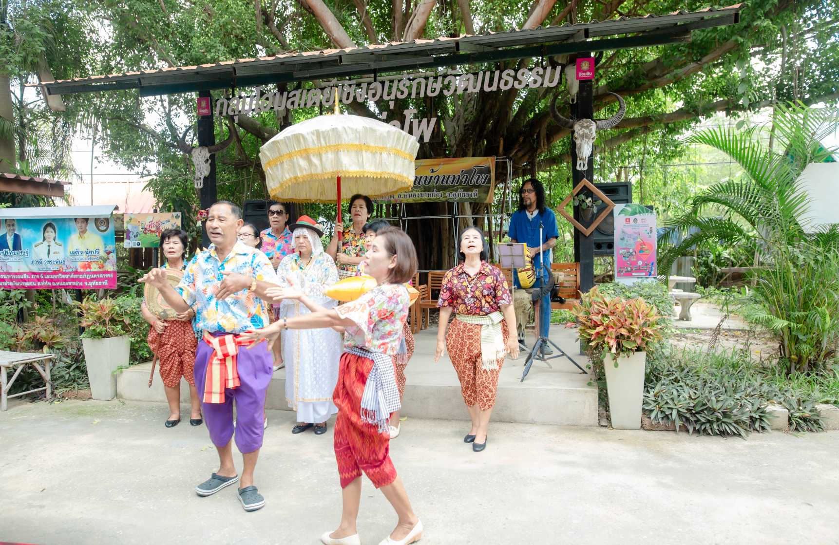 ศูนย์เรียนรู้และอนุรักษ์เพลงพื้นบ้านท่าโพ
