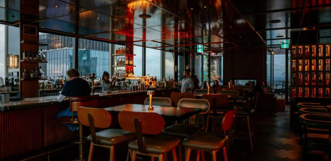 รูฟท็อปบาร์และร้านอาหารวิวหลักล้าน