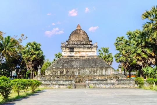 รวม 15 วัดในลาว 2569 สวยระดับโลก สายบุญ สายมู ห้ามพลาด | Trip.com