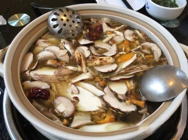 麗江自由行, 野生菌火鍋