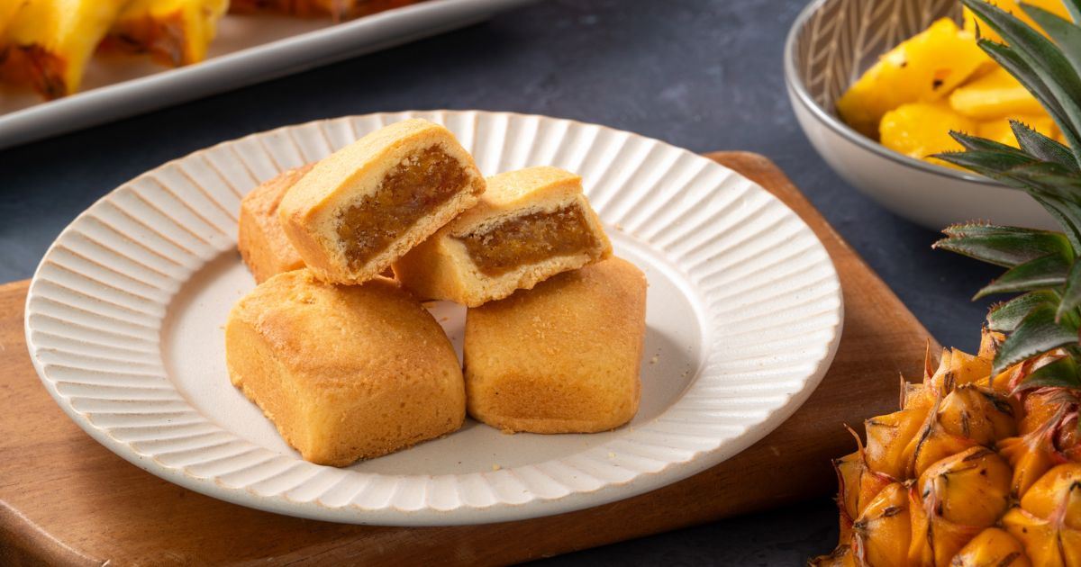 Pasteles de piña taiwaneses servidos en un plato para comprar en Taipéi