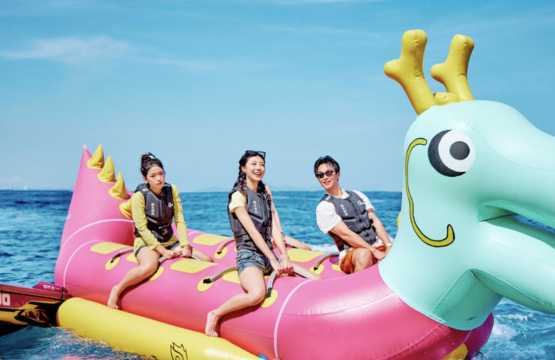 Which China beach resorts suit families, couples, and non-swimmers?