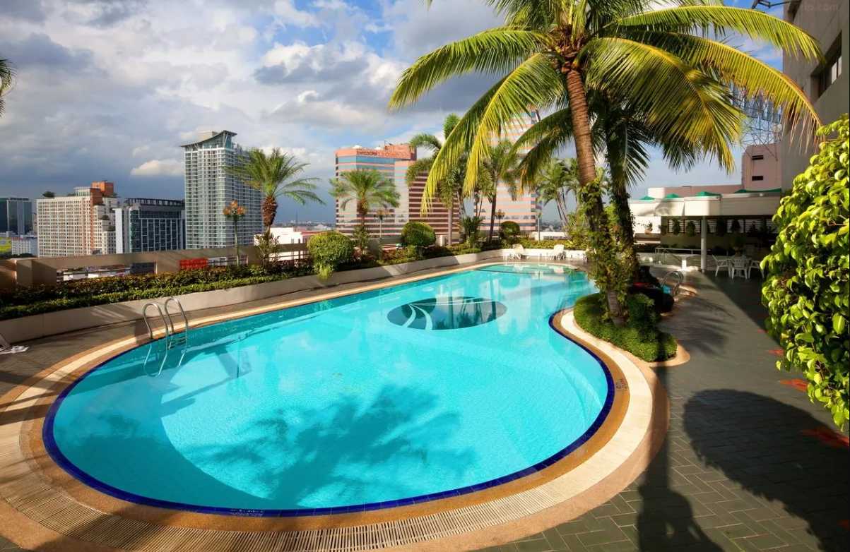 โรงแรม ดิ เอมเมอรัลด์