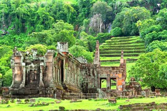 รวม 15 วัดในลาว 2569 สวยระดับโลก สายบุญ สายมู ห้ามพลาด | Trip.com