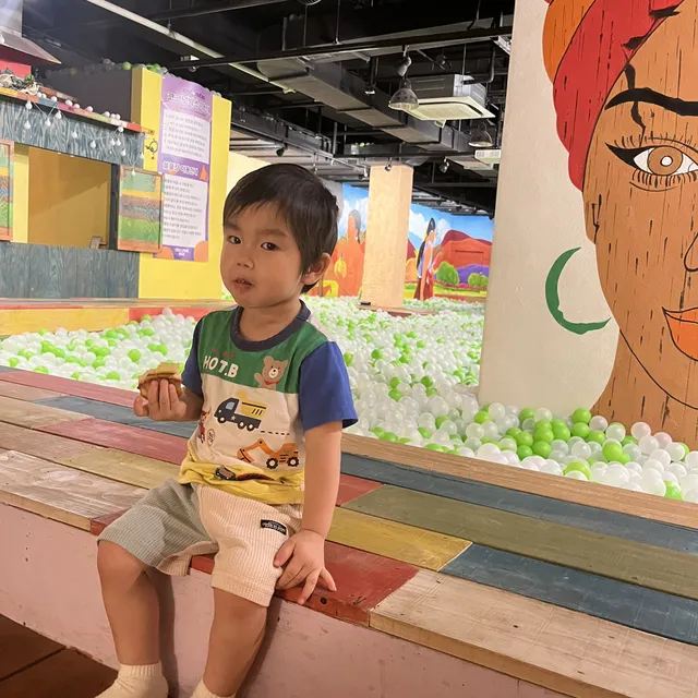 Coconutbox Cafe & Gallery