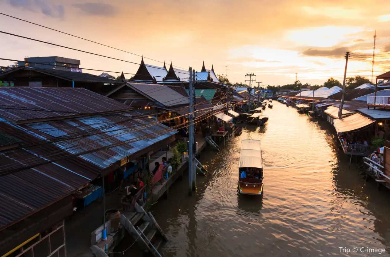 ตลาดน้ำอัมพวา