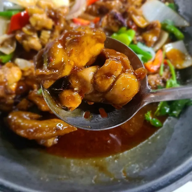 東涌好去處, 美食, 大頭蝦南風海鮮酒家