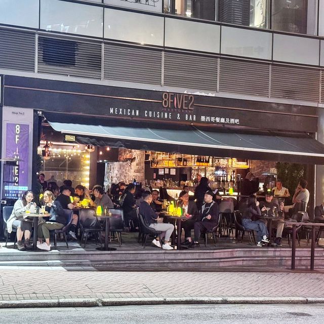 8Five2 Restobar