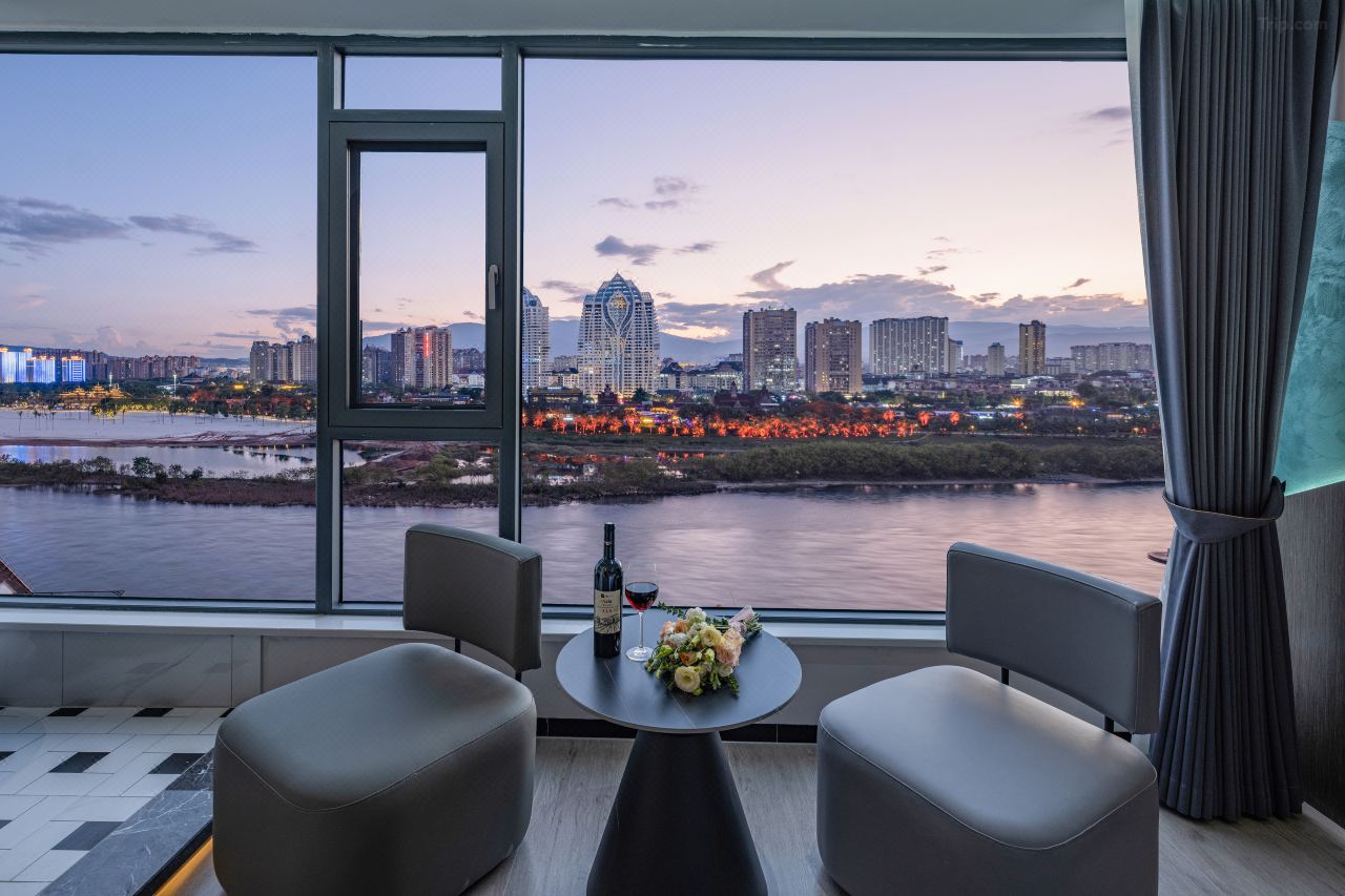 Xishuangbanna Jinghong Jimu River View Hotel