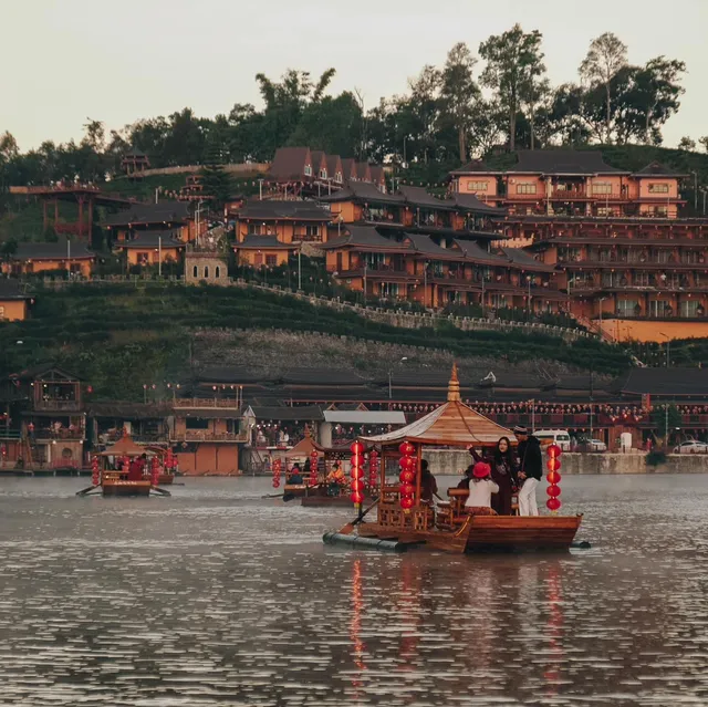 บ้านรักไทย