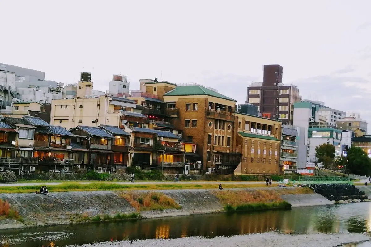 shops along Pontocho Alley