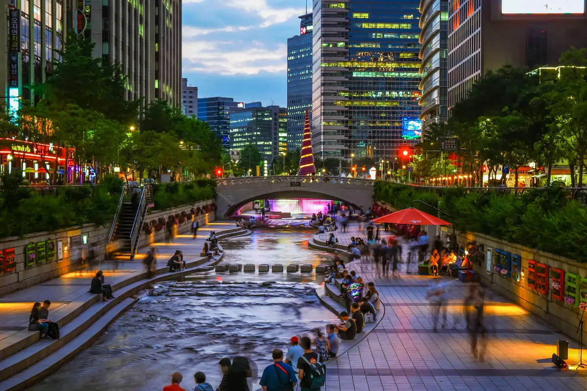overview of Cheonggyecheon Stream