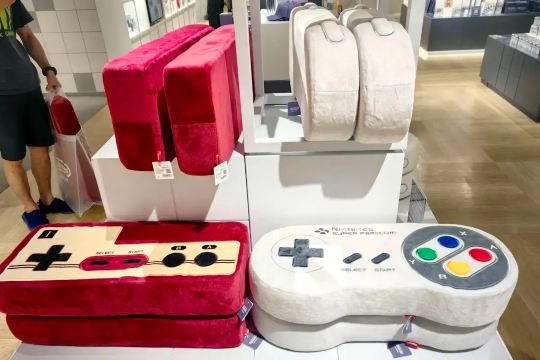 任天堂博物館限定巨型手掣抱枕