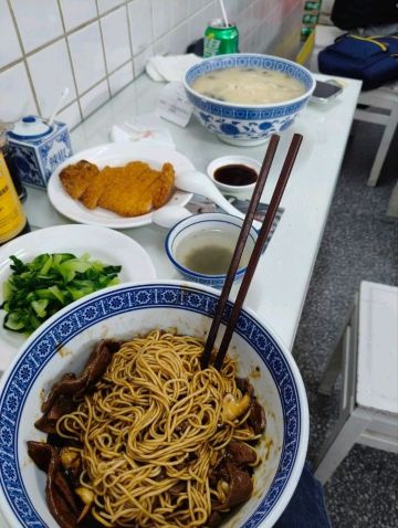 滬西老弄堂麵館