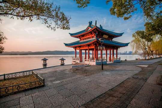 柳浪聞鶯