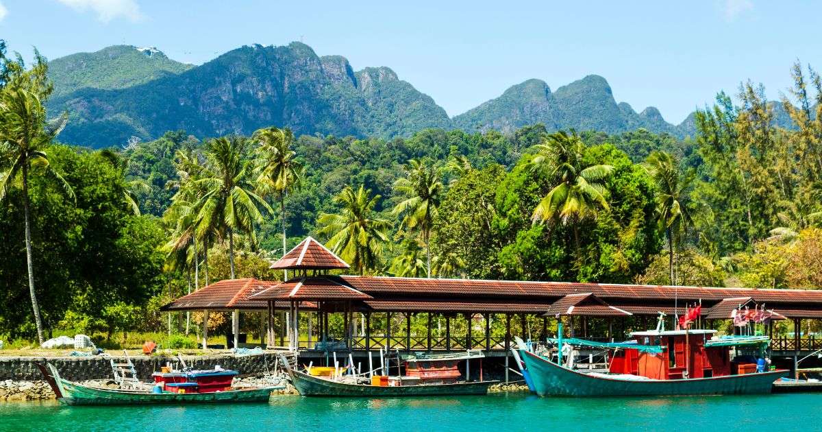 โรมมิ่ง AIS มาเลเซีย 2569: แพ็กเกจ ราคา และวิธีสมัครครบทุกขั้นตอน | Trip.com