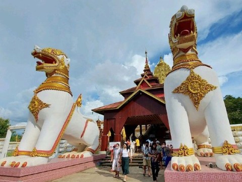 แวะสักการะเจดีย์พุทธคยา