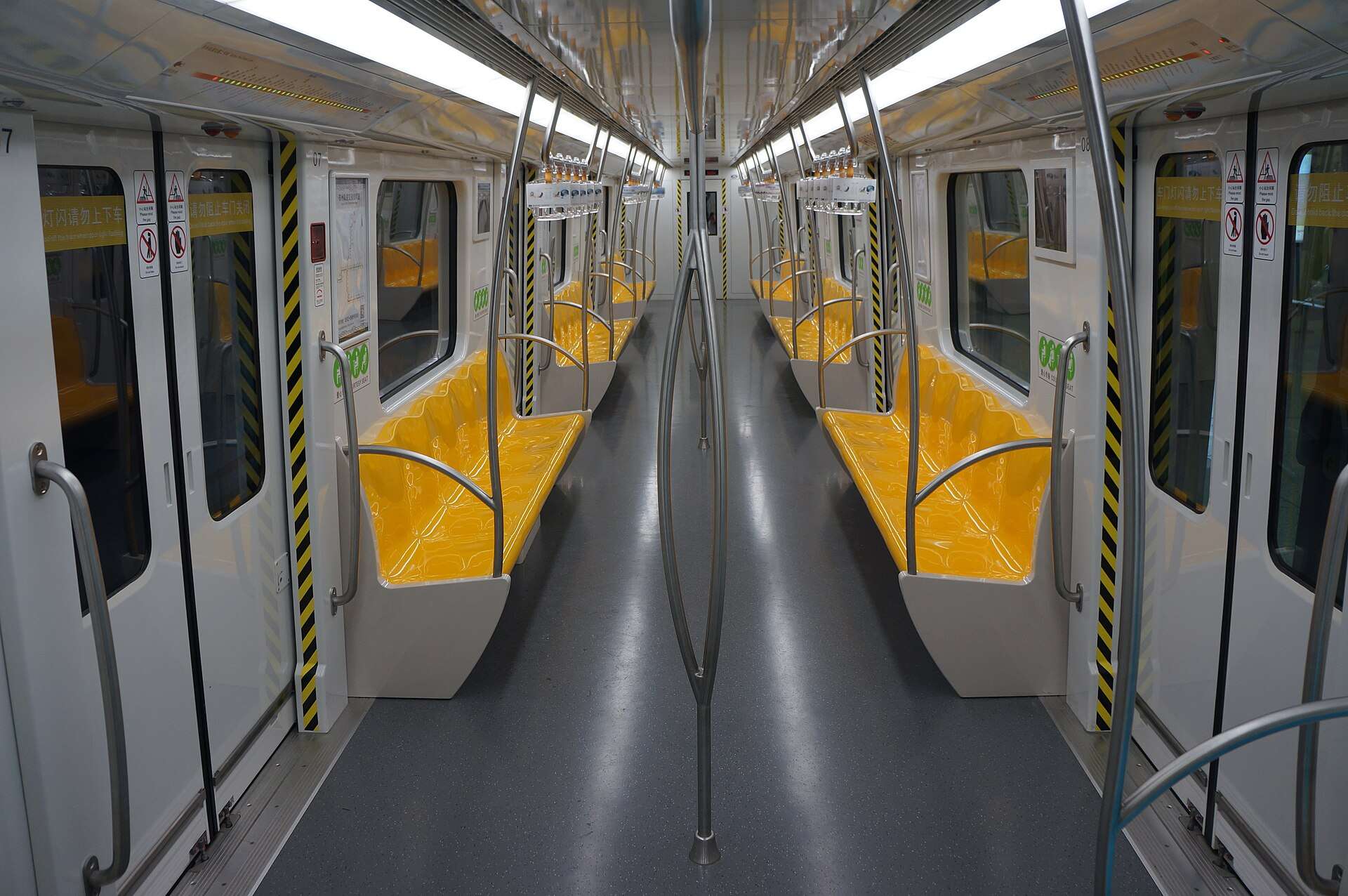 การเดินทางจากสถานีรถไฟเข้าสู่ตัวเมืองและที่เที่ยว