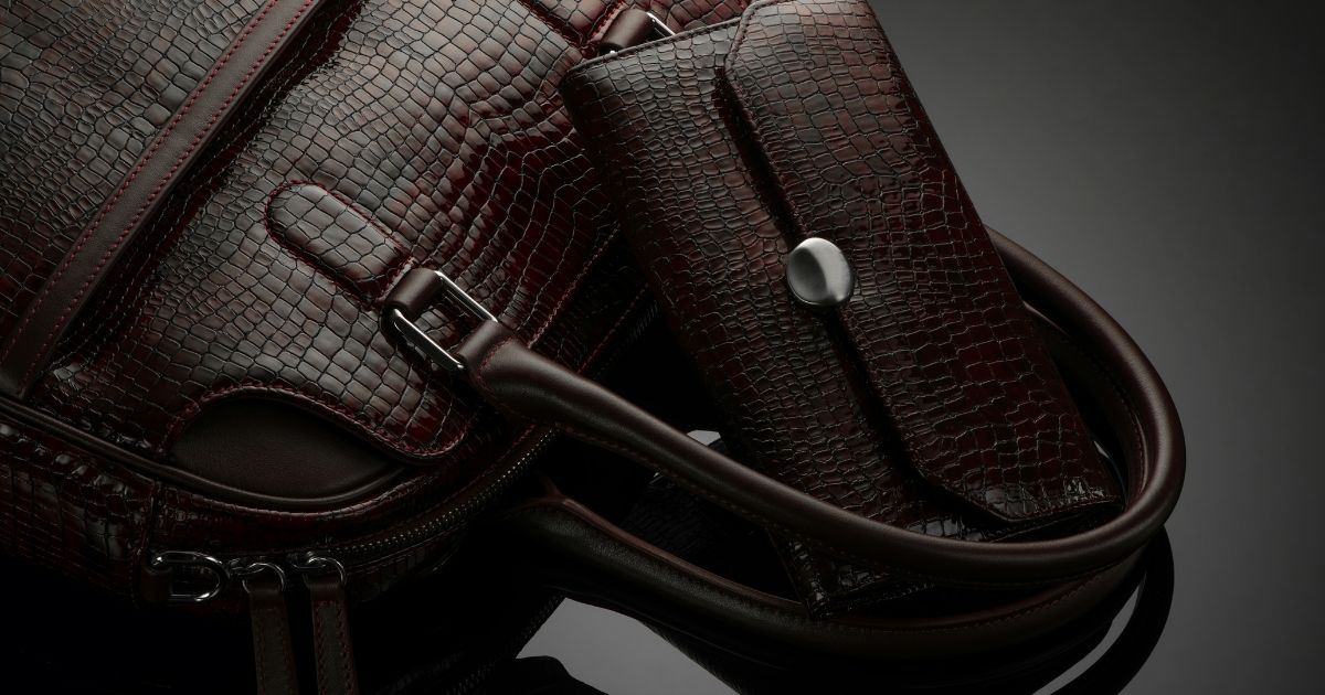 Bolsos y accesorios de moda disponibles en mercados y centros comerciales de Shenzhen