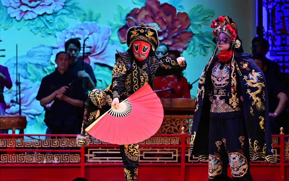 ชมการแสดงเปลี่ยนหน้ากาก (Sichuan Opera) แบบต้นตำรับ&nbsp;