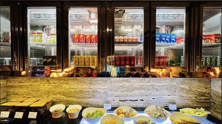 La présentation des boissons et des plats a également été pensée dans les salons de l'aéroport de Taipei