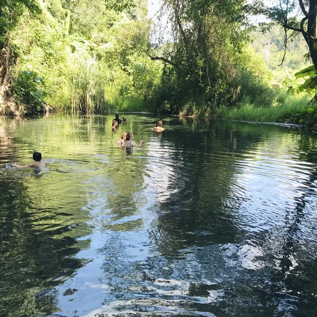 น้ำพุร้อนไทรงาม