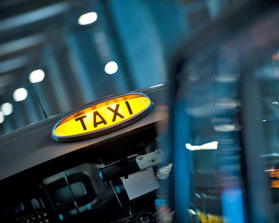 倫敦希斯洛機場｜計程車與機場接送