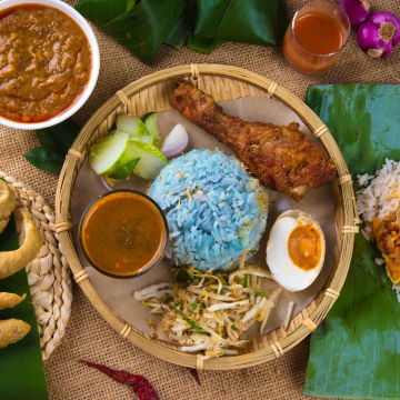 Plate of Kerabu rice, specialized blue rice