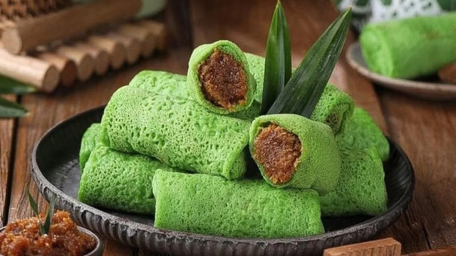 A plate of dadar gulung