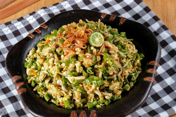 An indonesian egg dish, Lawar