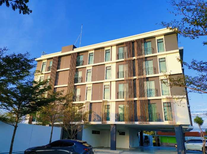 บีบี เฮาส์ แปดริ้ว