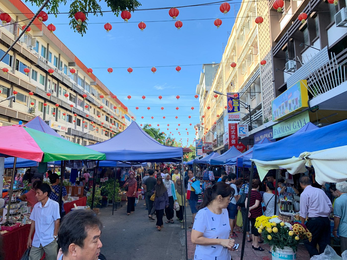 A crowded gaya street market