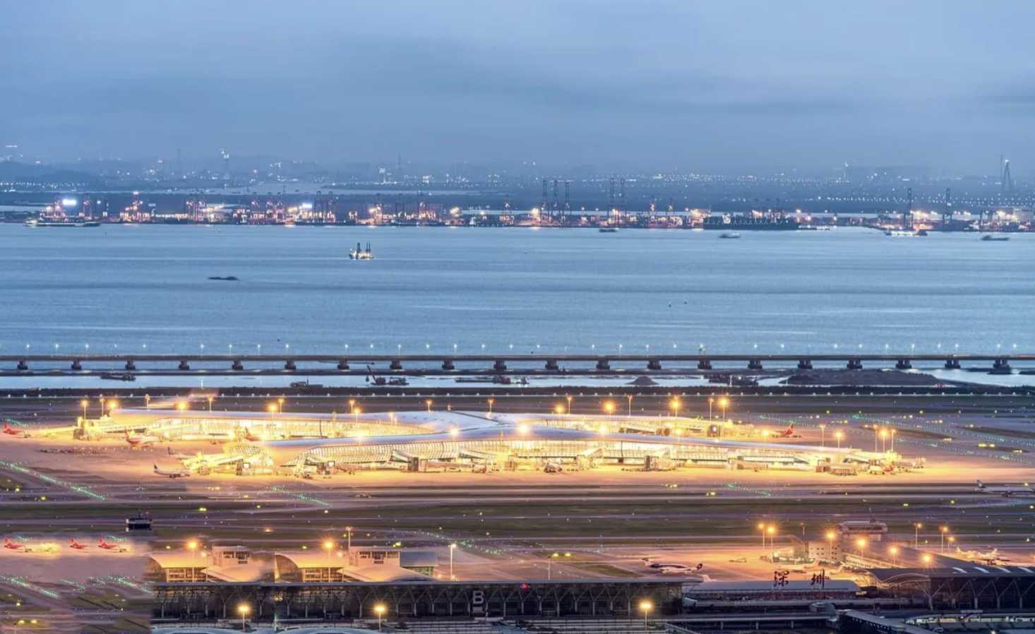 심천 공항 비행기
