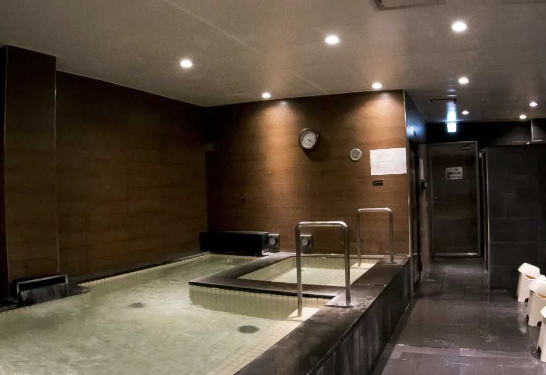 도쿄 캡슐호텔 대욕장