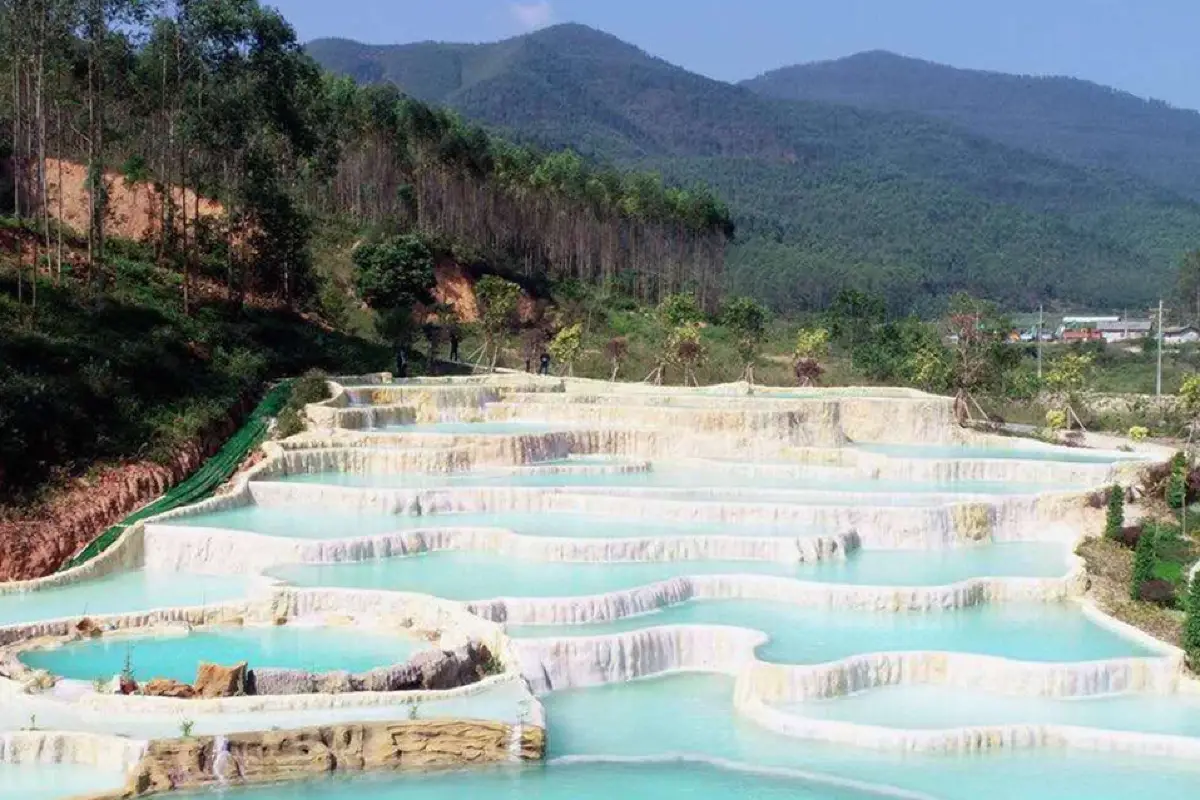 บ่อน้ำพุร้อนภูเขาแสน