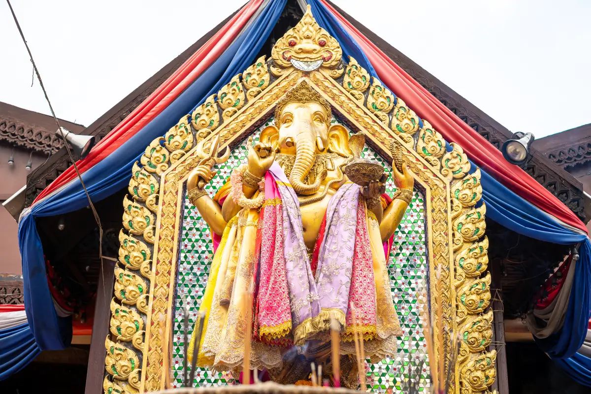 เทวาลัยพระพิฆเนศห้วยขวางตั้งอยู่ที่ไหน