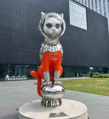 巨型貓雕塑《SHIP'S CAT》