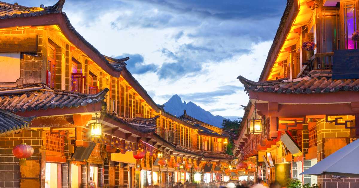 Vista notturna di Lijiang Old Town
