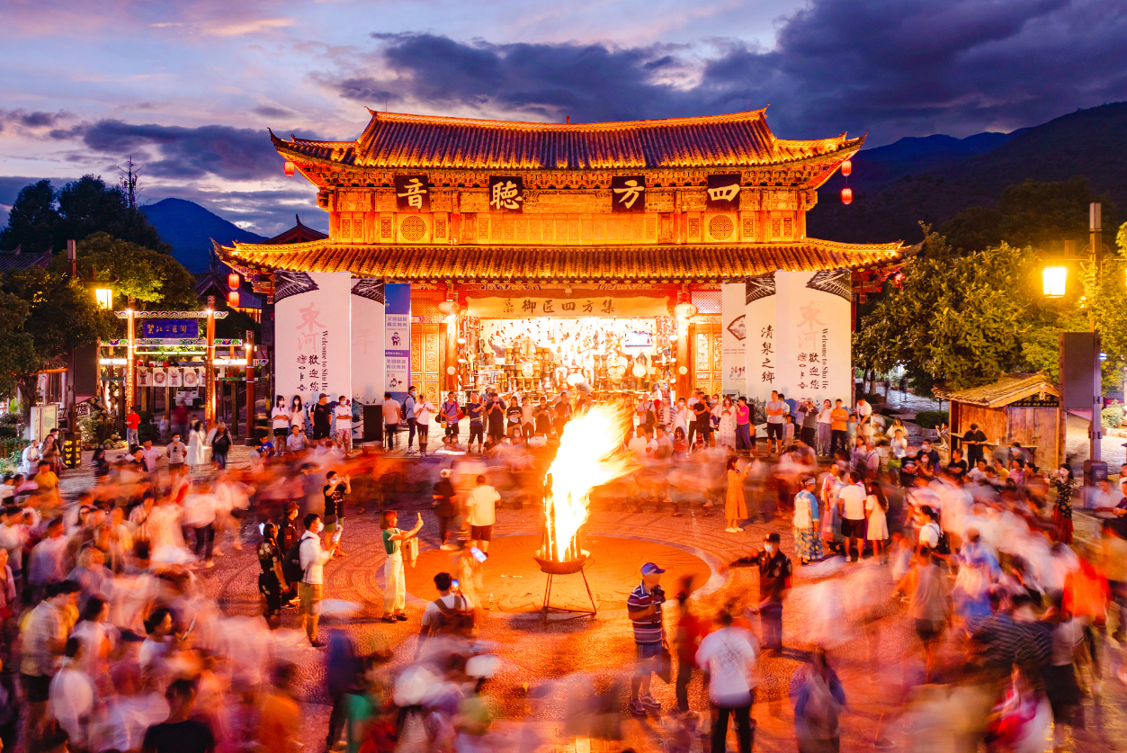 การเต้นรำรอบกองไฟลี่เจียง