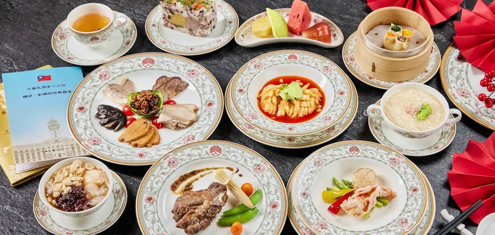 อาหารในโรงแรม The Grand Hotel