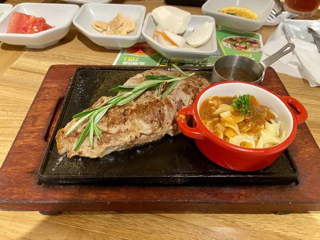 豪客來牛排餐點