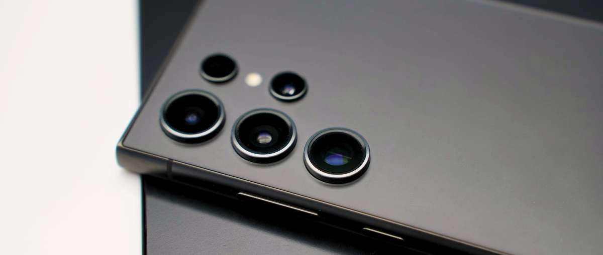 Gros plan sur le système de caméras arrière d'un smartphone