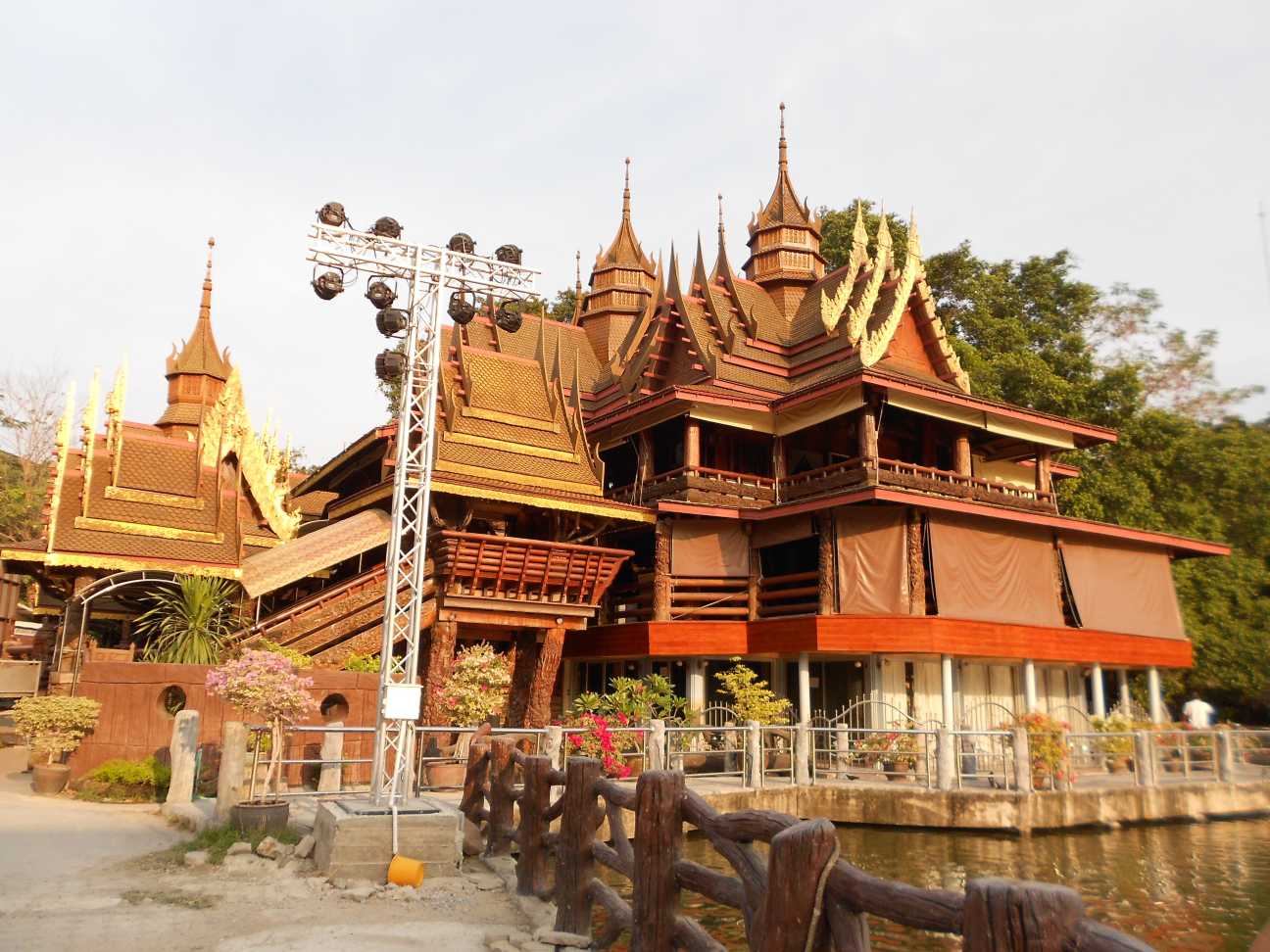 10 วัดในนนทบุรี 2569 ไหว้พระเสริมสิริมงคล ถ่ายรูปสวย ใกล้กรุงเทพฯ | Trip.com